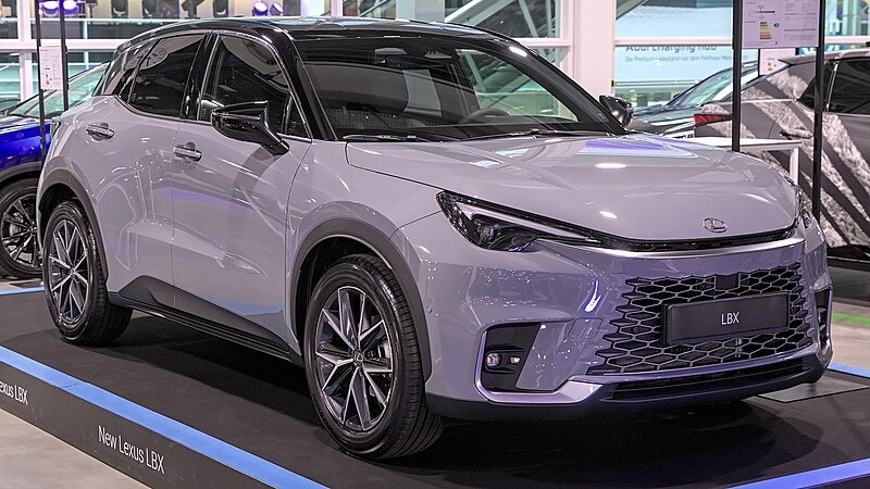 Новый Lexus LBX укомплектуют резиной Dunlop