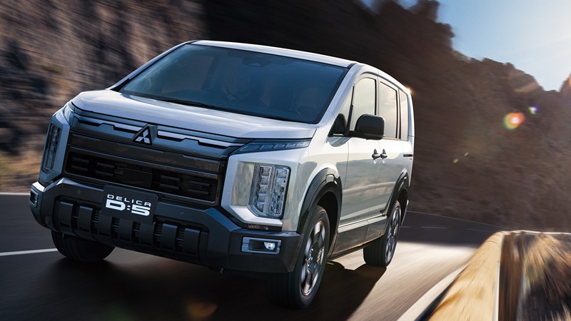 Минивэн Mitsubishi Delica D:5 укомплектовали премиальными шинами Yokohama